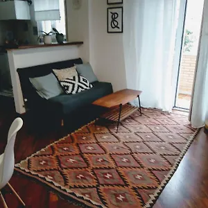 https://casa-flora-appartamento-con-giardino.it-romehotels.com